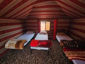 Postel nebo postele na pokoji v ubytování Luxury diamond camp