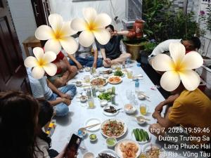 a group of people sitting around a table with food at Hiwinwin in Chợ Phước Hải