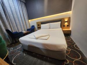 Postel nebo postele na pokoji v ubytování Melody Queen Hotel by AURA