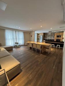 a large living room with a table and a piano at Excelente Studio a 3 quadras da Avenida Paulista in Sao Paulo