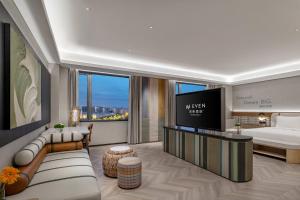 TV a/nebo společenská místnost v ubytování EVEN Hotel Yining