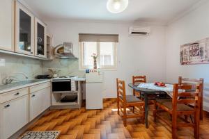 Η κουζίνα ή μικρή κουζίνα στο Ismini Apartment