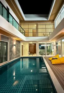 Bazén v ubytování De Flourishing Hill Escape, Cha Am nebo v jeho okolí