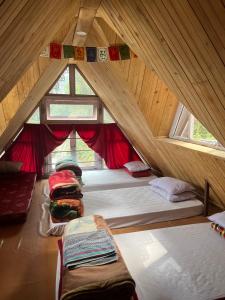 Postel nebo postele na pokoji v ubytování ANURAG HOMESTAY