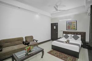 Ένα ή περισσότερα κρεβάτια σε δωμάτιο στο Townhouse Happy Keys Near Iskcon Temple Noida