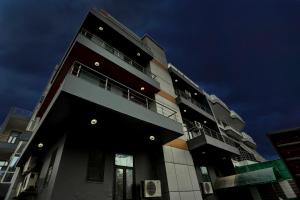 Το κτήριο όπου στεγάζεται  το ξενοδοχείο +49 φωτογραφίες