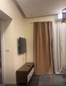 Телевизор и/или развлекательный центр в Dreamland apartment for luxury lifestyle, close to many universities perfect for students and families