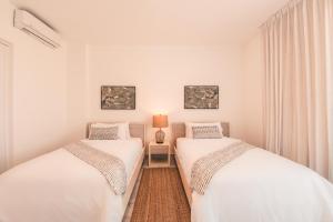 Ένα ή περισσότερα κρεβάτια σε δωμάτιο στο Penthouse with jacuzzi in Lake View