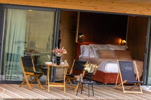 Fotografie z fotogalerie ubytování Lodges d'Exception avec jacuzzi privé I Montluçon I Auvergne v destinaci Prémilhat + 4 fotografie