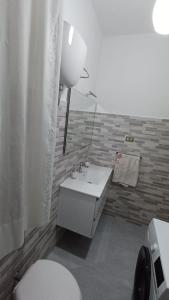 Koupelna v ubytování La casa dei nonni + 11 fotografií