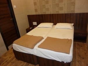 Postel nebo postele na pokoji v ubytování Hotel Regal Palace