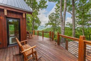 Φωτογραφία από το άλμπουμ του Castle Rock Gorgeous Mountain Cabin, Sleeps 6 σε Bryson City