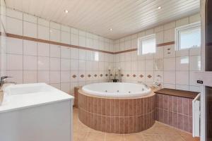 Ένα μπάνιο στο 3397-Hvide-Sande-Anker-Eskildsens-Vej-12 +42 φωτογραφίες