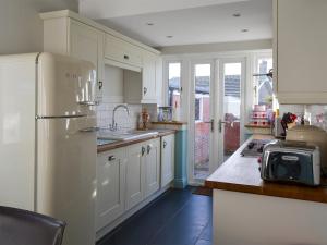 Una cocina o cocineta en Gullsway