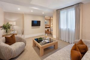 Televiisor ja/või meelelahutuskeskus majutusasutuses Killarney Royal Townhouse