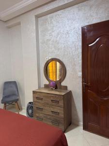 Katil atau katil-katil dalam bilik di Home Louah Apartment Retreat