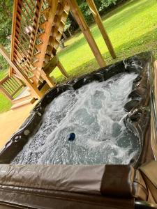 Fotografie z fotogalerie ubytování Wooded Retreat with game area and hot tub v destinaci Rising Fawn