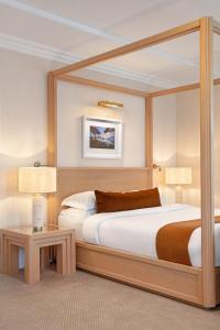 Voodi või voodid majutusasutuse Killarney Royal Townhouse toas
