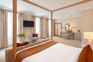 Voodi või voodid majutusasutuse Killarney Royal Townhouse toas