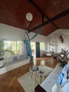 a living room with a couch and a table at Casa Astral Buzios in Búzios