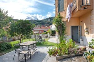 a patio with a table and chairs in a yard at Fiordalisi in Rapallo