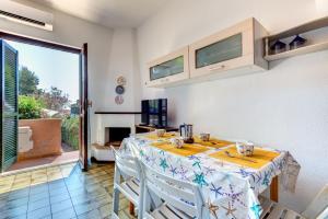 Μια τηλεόραση ή/και κέντρο ψυχαγωγίας στο GuestHost - Elba Cozy Apartment