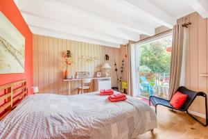 Ένα ή περισσότερα κρεβάτια σε δωμάτιο στο Chambres d'hotes La Cote D'Argent