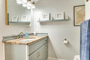 Ένα μπάνιο στο Downtown Ogunquit Home 1 Mi to Beach! +53 φωτογραφίες