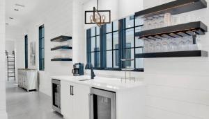 Dapur atau dapur kecil di Sea La Vie at Eleanor Beach +41 gambar