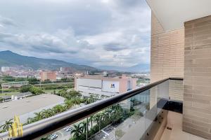 a balcony with a view of a city at Class 48 apto. 1404 - Vistas modernas de la ciudad / AC in Sabaneta