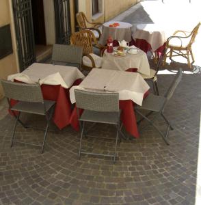 Restoran või mõni muu söögikoht majutusasutuses Albergo Ristorante del Cacciatore
