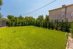 Fotografie z fotogalerie ubytování Holiday home in Jadranovo 39402 v destinaci Jadranovo
