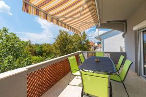 Fotografie z fotogalerie ubytování Holiday home in Jadranovo 39402 v destinaci Jadranovo