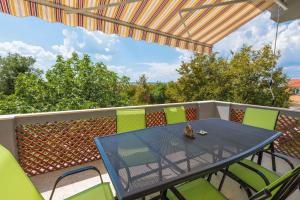 Fotografie z fotogalerie ubytování Holiday home in Jadranovo 39402 v destinaci Jadranovo