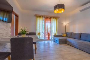 Fotografie z fotogalerie ubytování Holiday home in Jadranovo 39402 v destinaci Jadranovo