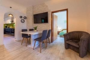 Fotografie z fotogalerie ubytování Holiday home in Jadranovo 39402 v destinaci Jadranovo
