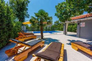 Fotografie z fotogalerie ubytování Holiday home in Jadranovo 39402 v destinaci Jadranovo