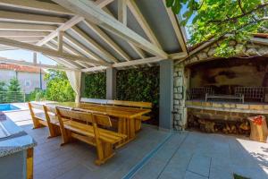 Fotografie z fotogalerie ubytování Holiday home in Jadranovo 39402 v destinaci Jadranovo