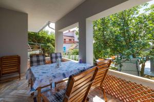 Fotografie z fotogalerie ubytování Holiday home in Jadranovo 39402 v destinaci Jadranovo
