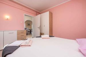 Postel nebo postele na pokoji v ubytování Apartment in Crikvenica 39218