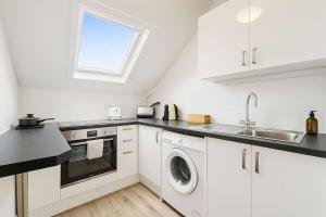 Køkken eller tekøkken på Charming Top Floor Cardiff Gem