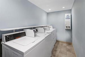 Cucina o angolo cottura di Best Western Gateway To The Keys - Florida City, Homestead, Everglades