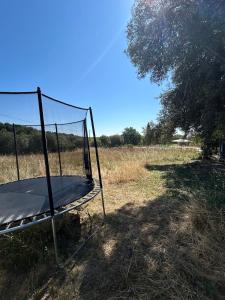 Εγκαταστάσεις για τένις ή/και σκουός στο Authentique mas provençal avec piscine ή εκεί κοντά