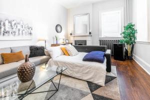 a living room with a couch and a table at Modern 1 Double bed Apartment in James South Area in Hamilton