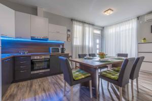 Kuchyň nebo kuchyňský kout v ubytování Apartment in Novi Vinodolski 39444 + 16 fotografií