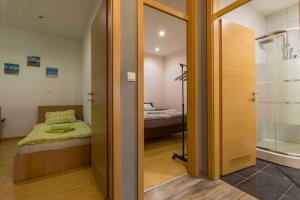Postel nebo postele na pokoji v ubytování Apartment in Novi Vinodolski 39444
