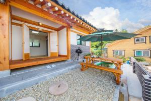 Μπαλκόνι ή βεράντα στο Suncheon Bay Forest Pension