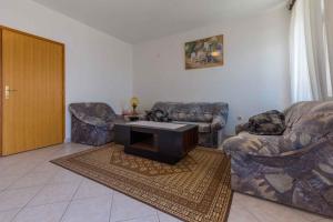 Posedenie v ubytovaní Two-Bedroom Apartment in Crikvenica XXXVII