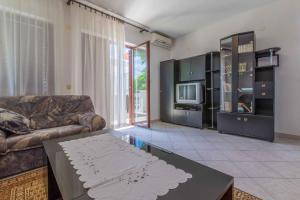 Posedenie v ubytovaní Two-Bedroom Apartment in Crikvenica XXXVII