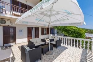 Balkón alebo terasa v ubytovaní Two-Bedroom Apartment in Crikvenica XXXVII